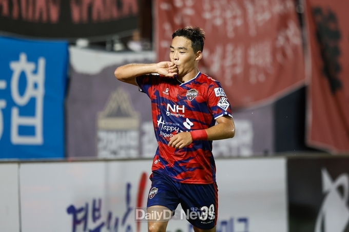 Sangmu Kim Chun Dominates Home Game Against Seongnam with a 4-0 Victory