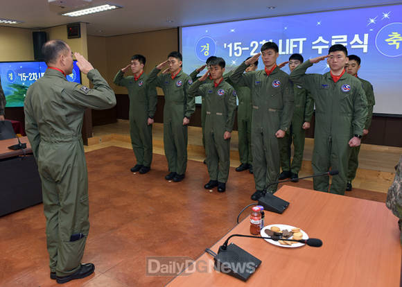 15-2차 LIFT 수료식을 진행하고 있다.(16전비 제공)